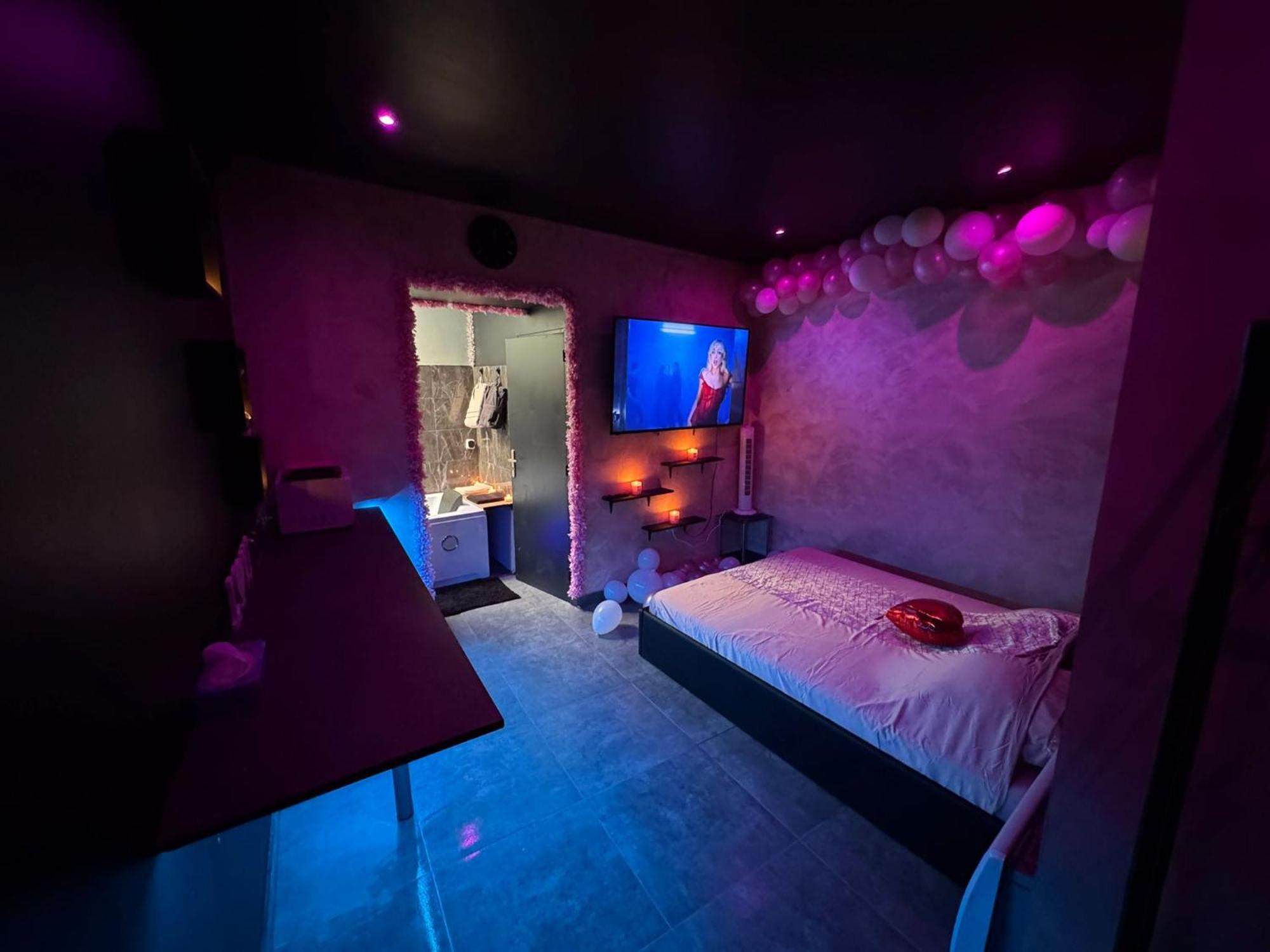 ליון Love Room Spa Jacuzzi מראה חיצוני תמונה