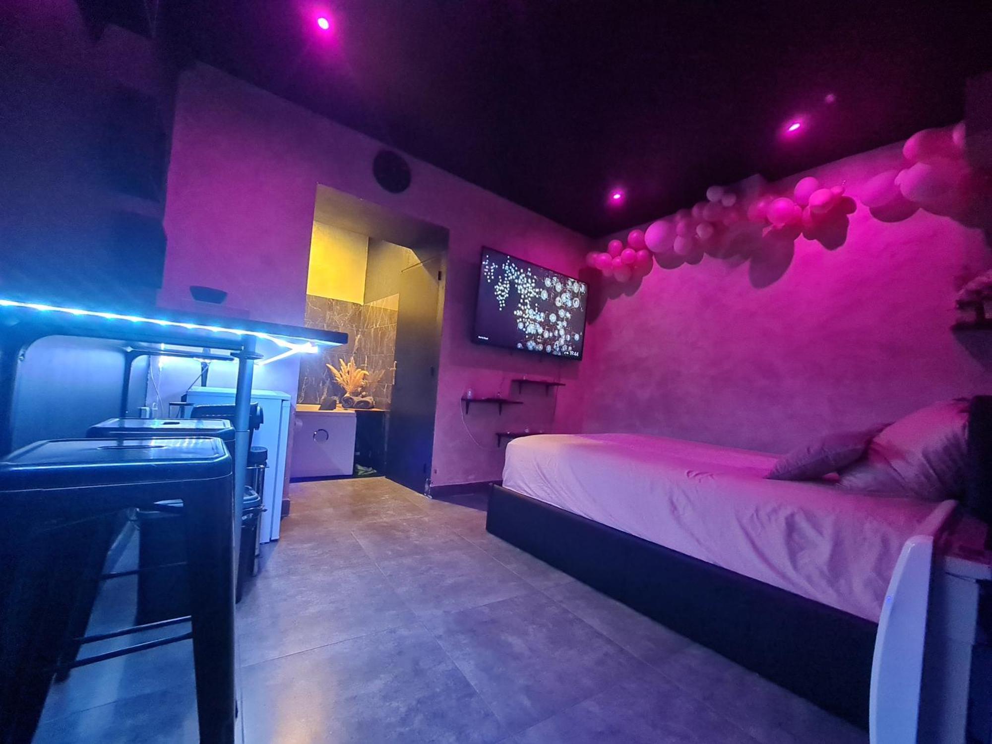 ליון Love Room Spa Jacuzzi מראה חיצוני תמונה